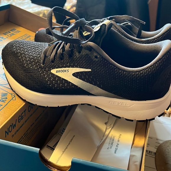 Brooks Shoes - Brooks Revel 4 Black White Running Shoes Sneakers -  Women’s Size 6